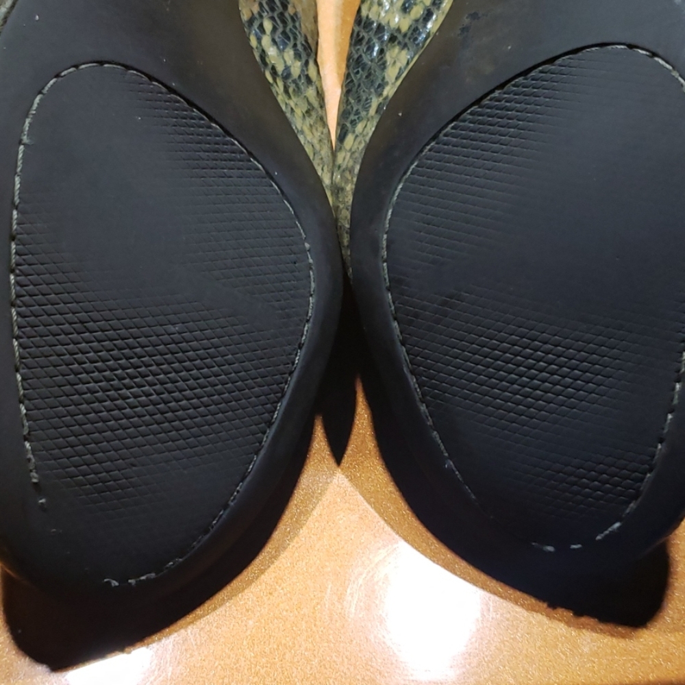 Shoes - Picture 3 of 6